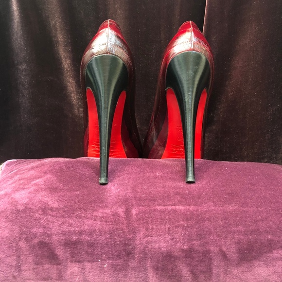 Louboutin Burgundy peep-toe pumps - Picture 8 of 8